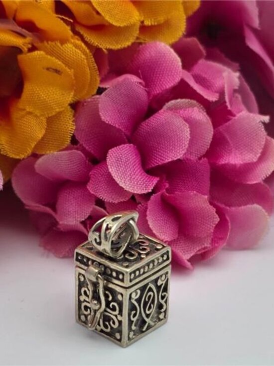 Estate Jewelry - Sterling Silver 925 Prayer Box Pendant Charm Opening Filigree 14.6mm Vintage